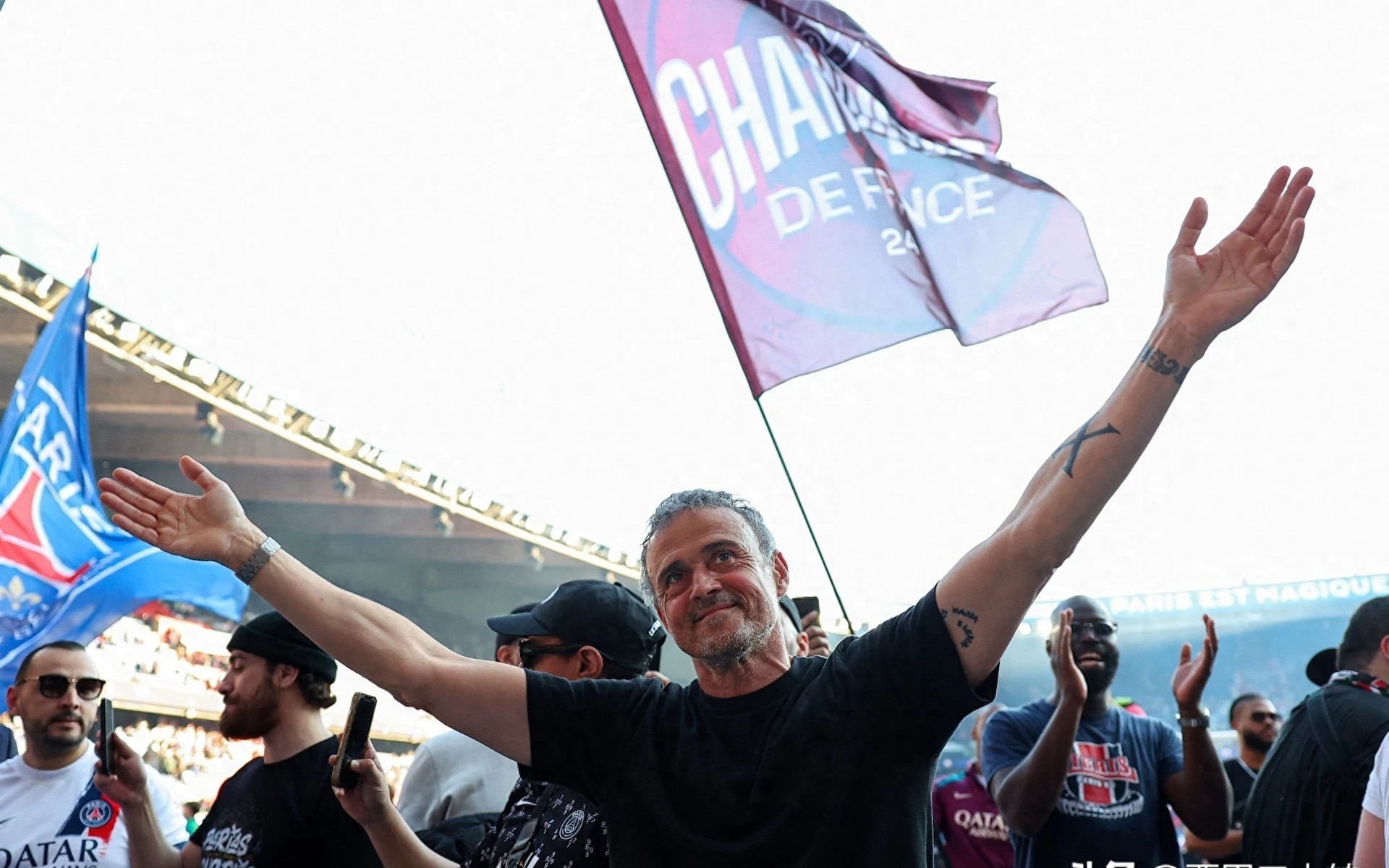 关于巴黎圣日耳曼训练开放日;今夜临场应变引欢呼;英超在即;训练强度明显提升的信息 关于巴黎圣日耳曼训练开放日;今夜临场应变引欢呼;英超在即;训练强度明显提升的信息